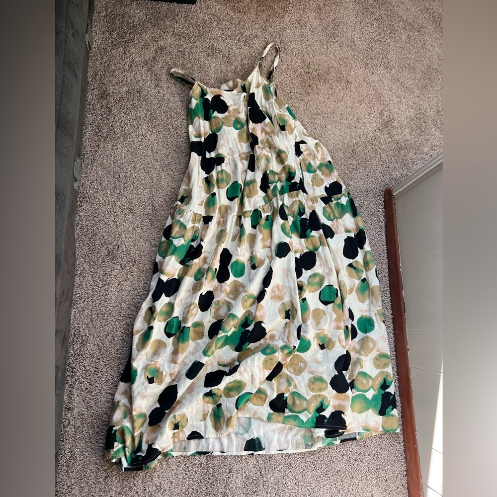 Cute dress! Never worn